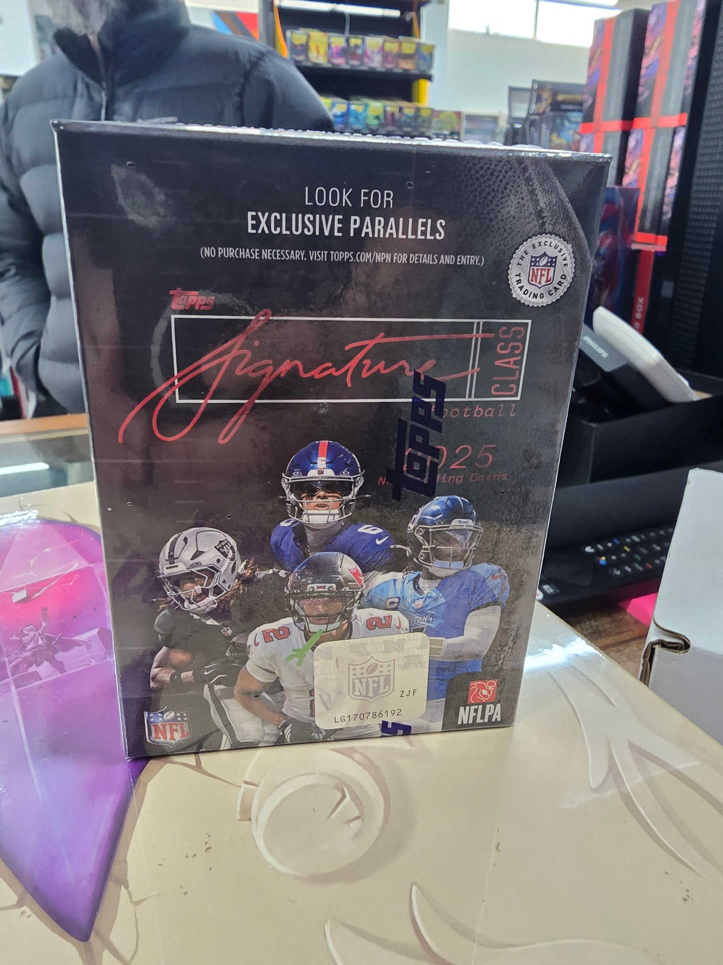 Topps 2025 Signature Class - NFL Value Box