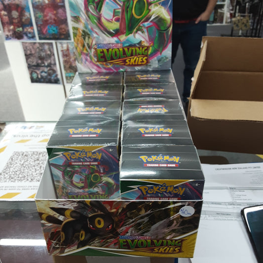Pokemon TCG - Evolving Skies Build & Battle Kit